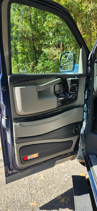 2020 GMC Savana - Image 19 of 21