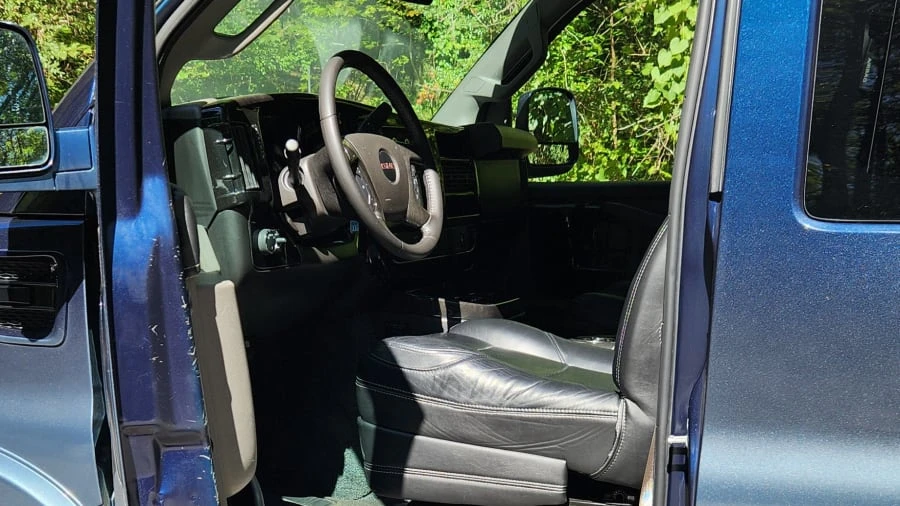 2020 GMC Savana - Image 13 of 21