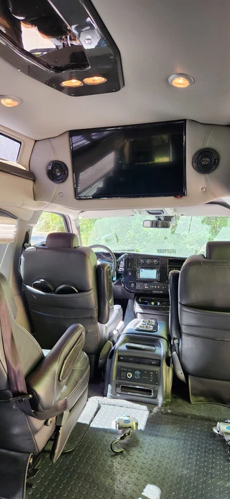 2020 GMC Savana - Image 18 of 21