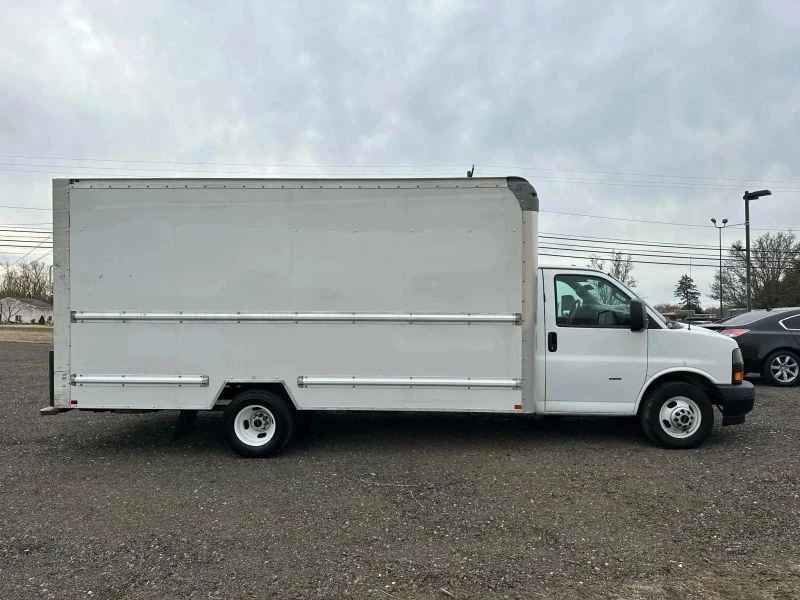 2020 GMC Savana - Image 5 of 12