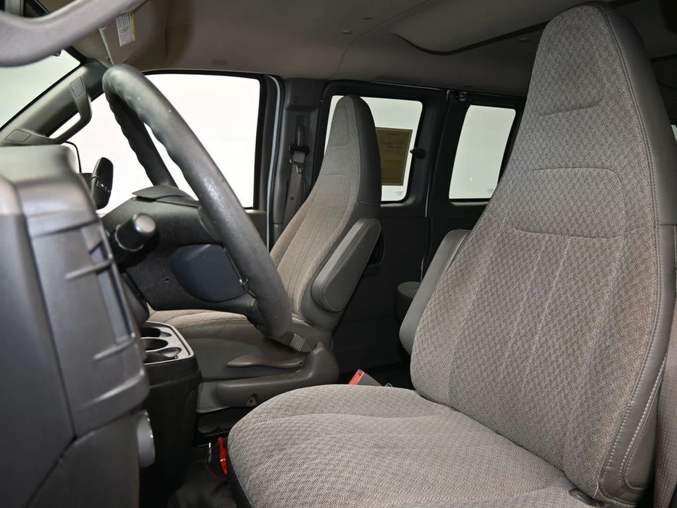 2020 GMC Savana - Image 10 of 12