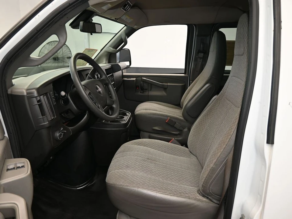 2020 GMC Savana - Image 11 of 12