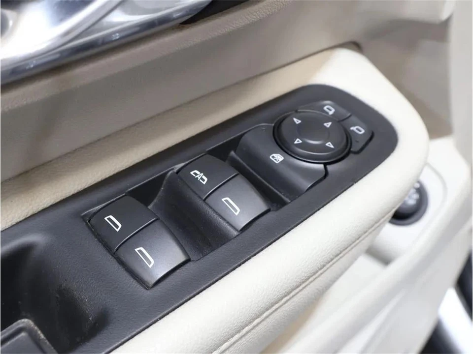 2020 GMC Terrain - Image 11 of 31