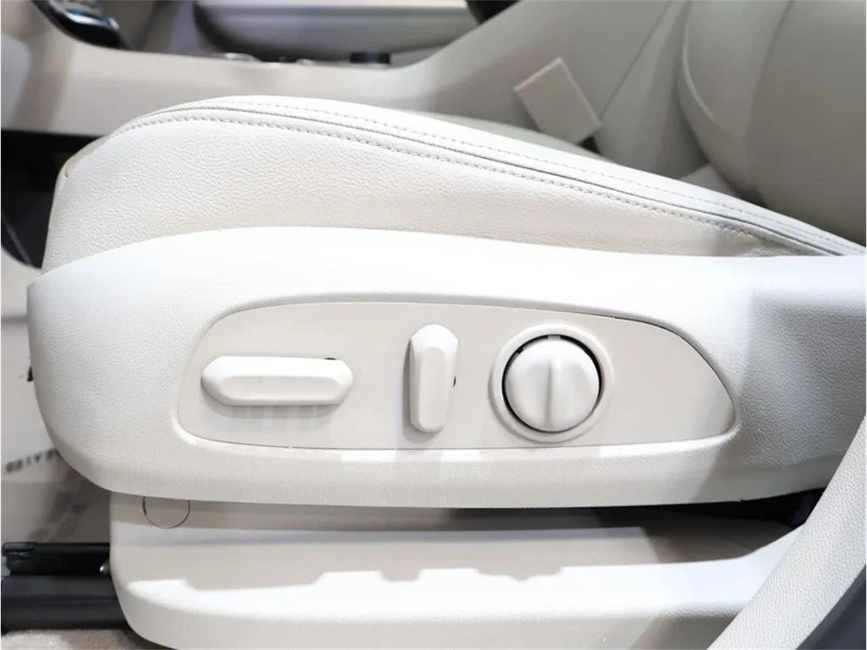 2020 GMC Terrain - Image 15 of 31