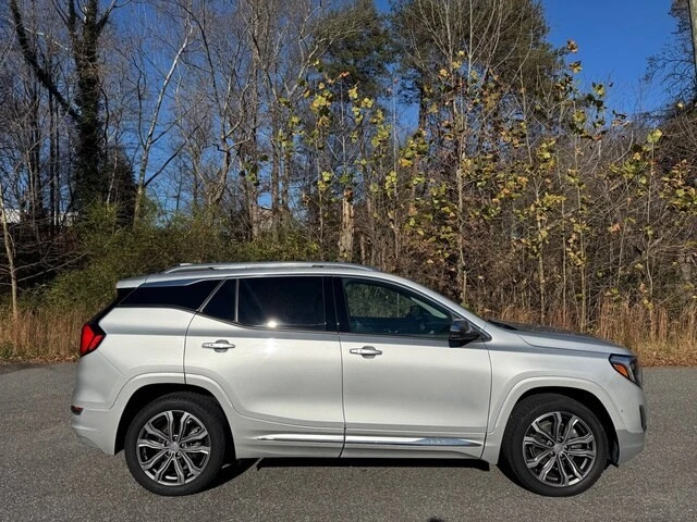2020 GMC Terrain - Image 5 of 21