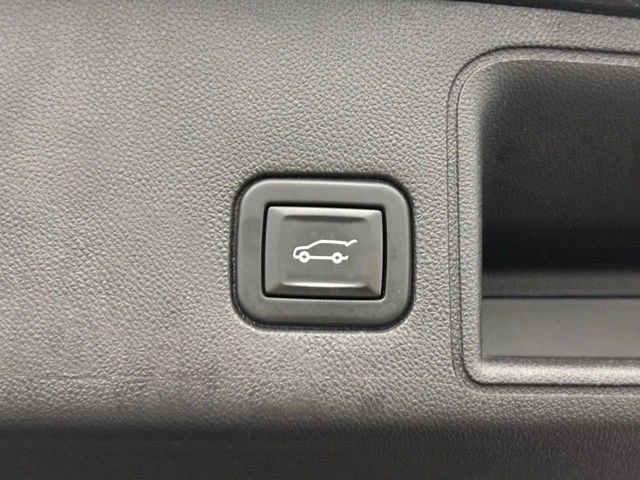 2020 GMC Terrain - Image 9 of 12