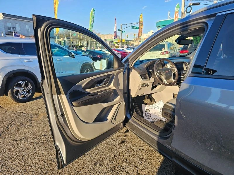 2020 GMC Terrain - Image 9 of 12