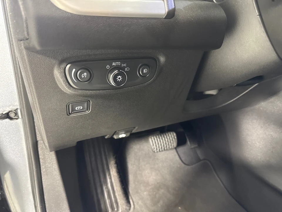 2020 GMC Terrain - Image 15 of 21