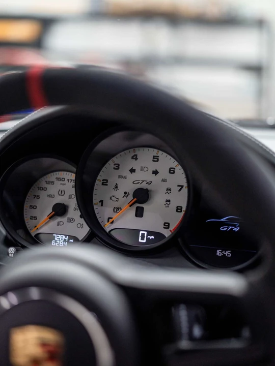 2020 Porsche 718 Cayman - Image 13 of 24