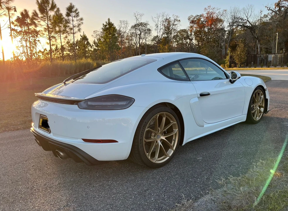 2020 Porsche 718 Cayman GT4 - Image 4 of 21