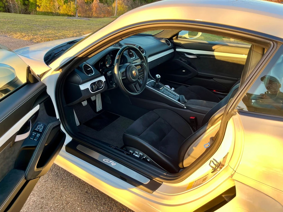 2020 Porsche 718 Cayman GT4 - Image 7 of 21