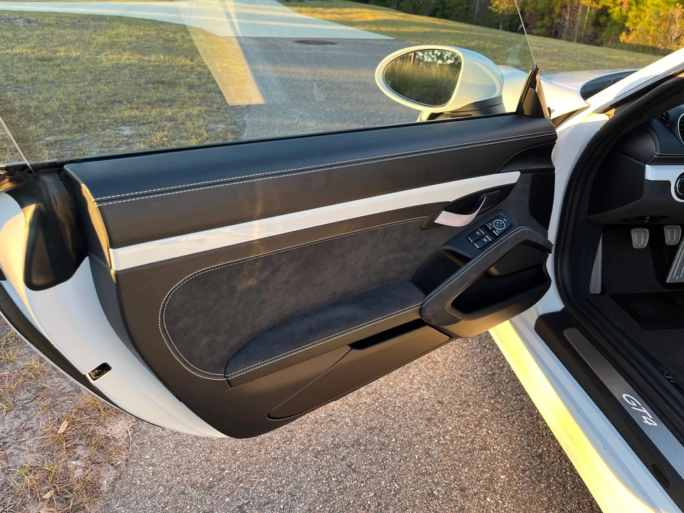 2020 Porsche 718 Cayman GT4 - Image 8 of 21