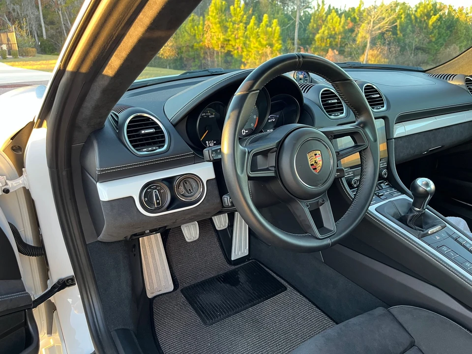 2020 Porsche 718 Cayman GT4 - Image 9 of 21