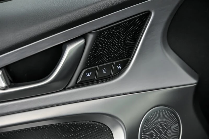 2020 Genesis G70 - Image 18 of 21