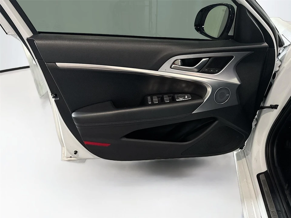 2020 Genesis G70 - Image 9 of 16