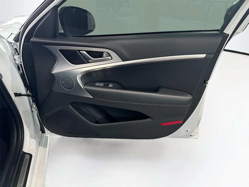 2020 Genesis G70 - Image 14 of 16