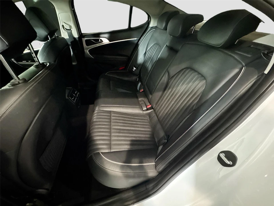 2020 Genesis G70 - Image 12 of 16