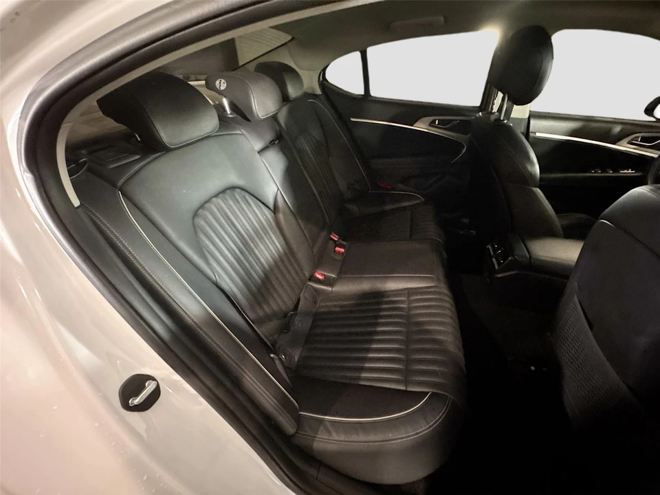 2020 Genesis G70 - Image 13 of 16