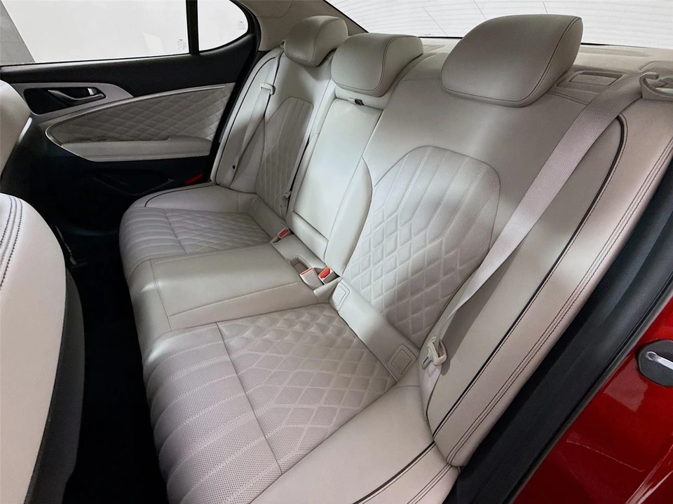 2020 Genesis G70 - Image 13 of 21