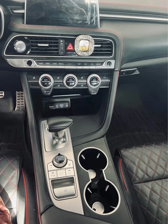 2020 Genesis G70 - Image 4 of 10