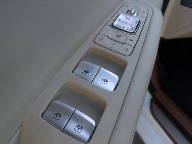 2020 Genesis G90 - Image 20 of 21