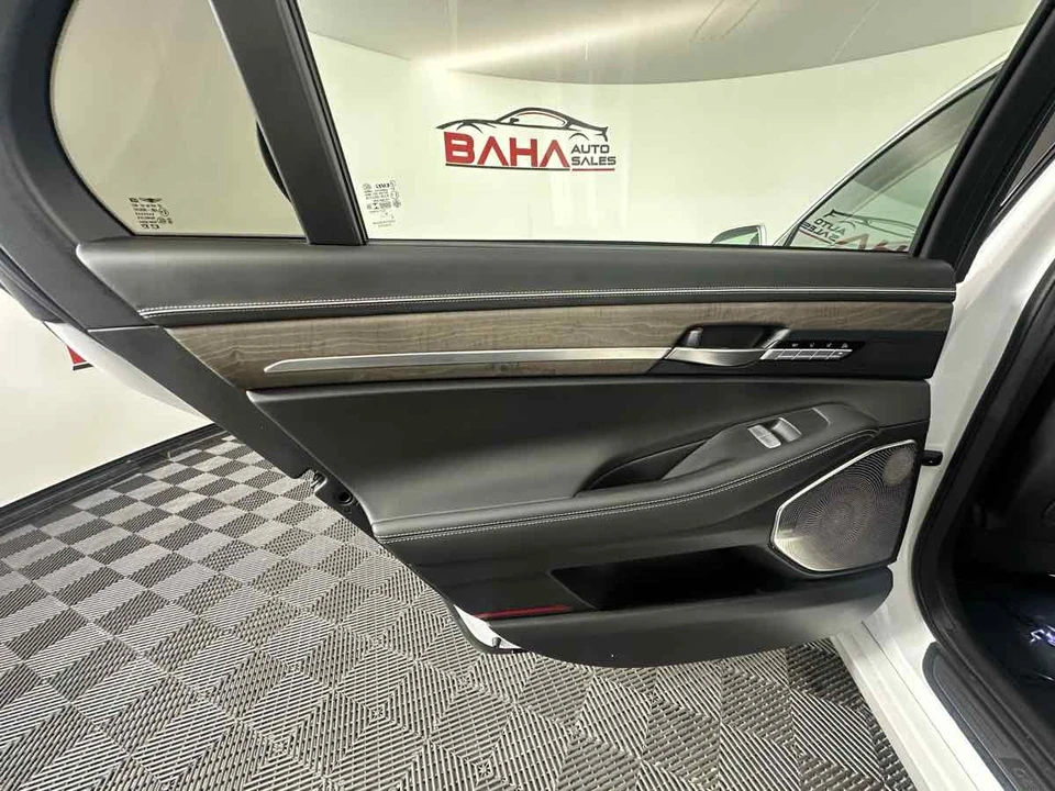 2020 Genesis G90 - Image 18 of 21