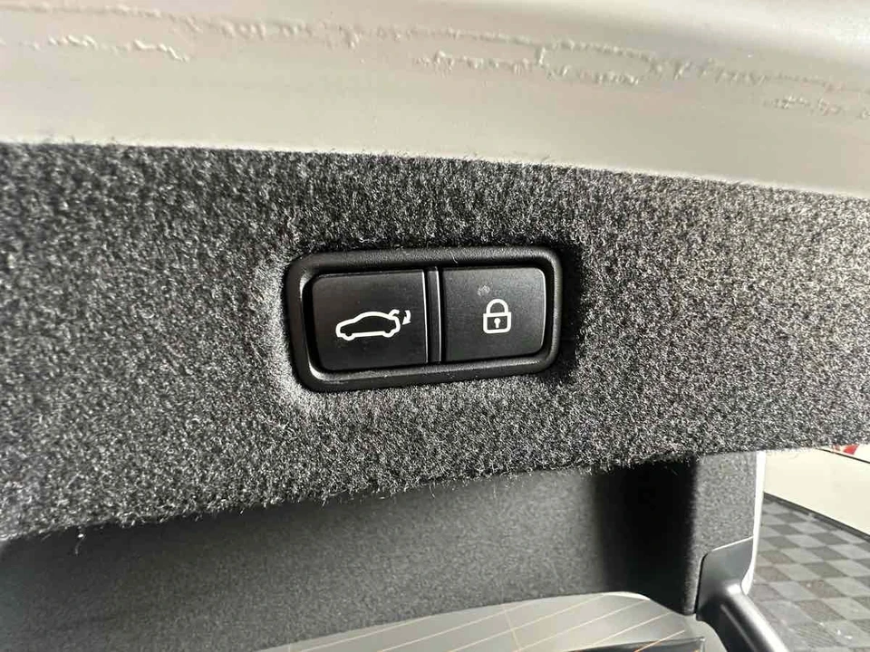2020 Genesis G90 - Image 21 of 21