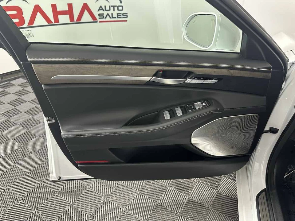 2020 Genesis G90 - Image 16 of 21