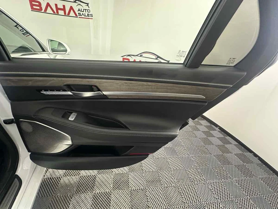 2020 Genesis G90 - Image 19 of 21