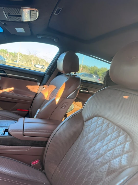 2020 Genesis G90 - Image 10 of 17