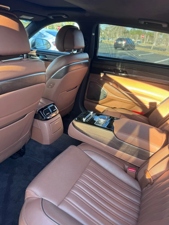 2020 Genesis G90 - Image 14 of 17