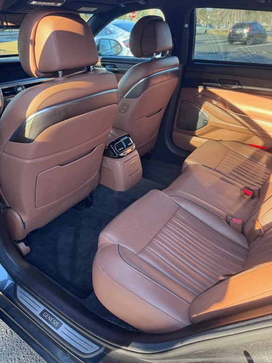 2020 Genesis G90 - Image 15 of 17