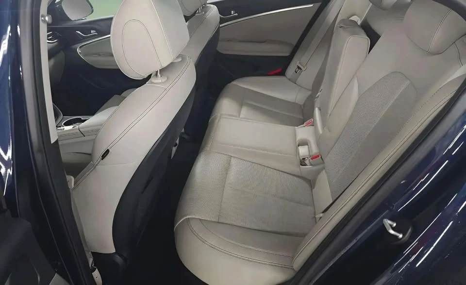 2020 Genesis G70 - Image 11 of 20