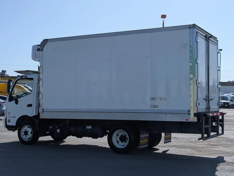 2020 Hino - Image 5 of 12