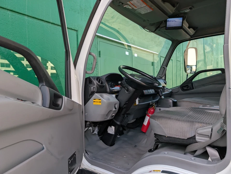 2020 Hino - Image 14 of 21