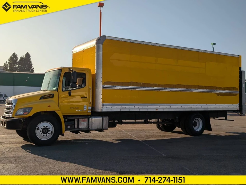 2020 Hino 268 - Image 4 of 12