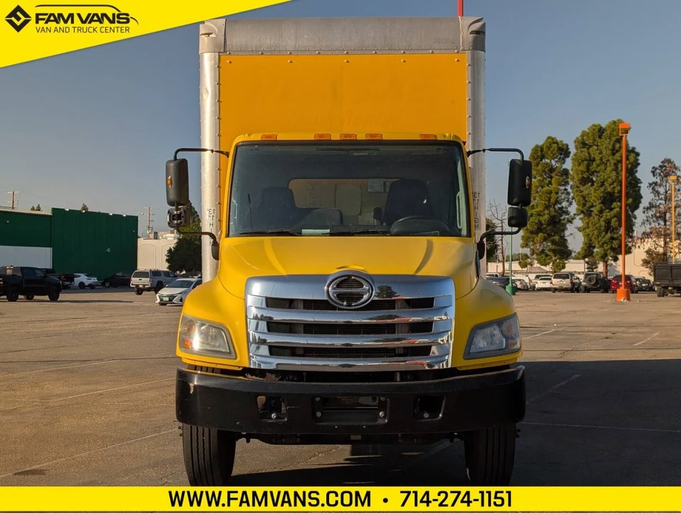2020 Hino 268 - Image 3 of 12