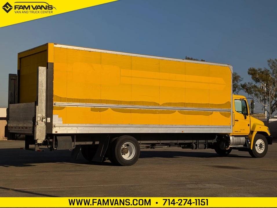2020 Hino 268 - Image 2 of 12