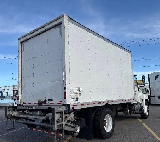 2020 Hino 268 - Image 11 of 12
