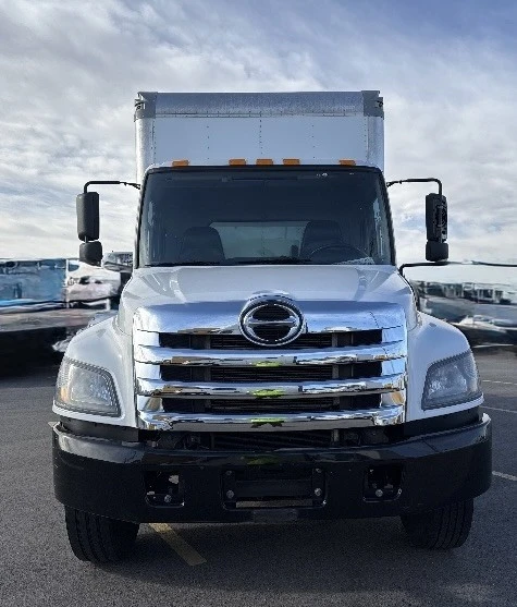 2020 Hino 268 - Image 2 of 12