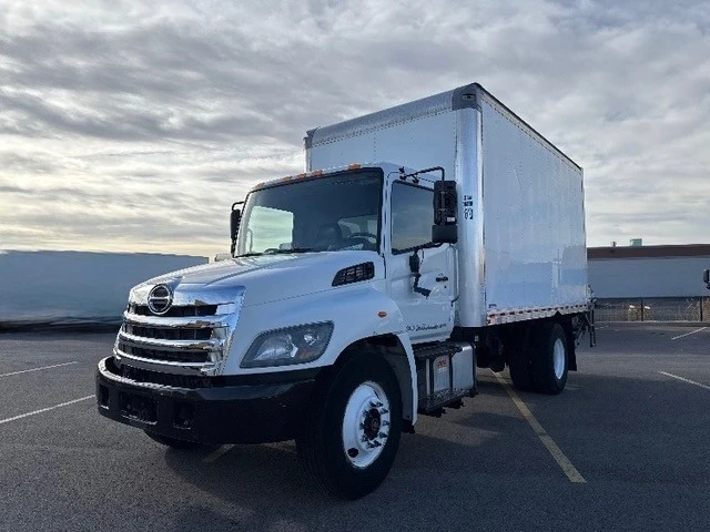 2020 Hino 268 - Image 3 of 12