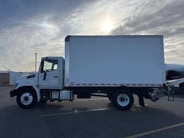 2020 Hino 268 - Image 4 of 12