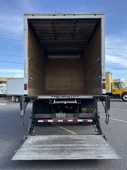 2020 Hino 268 - Image 9 of 12