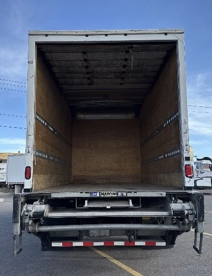 2020 Hino 268 - Image 8 of 12