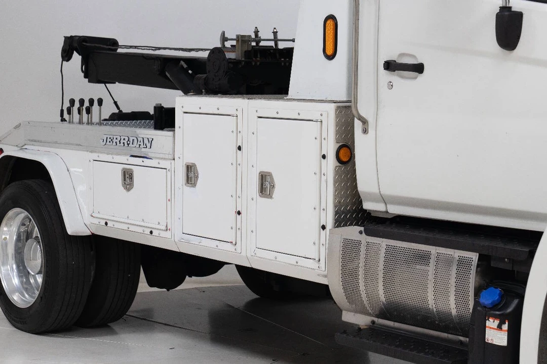 2020 Hino - Image 11 of 12