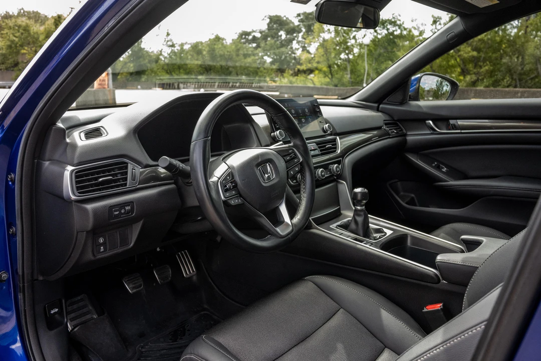 2020 Honda Accord 10th Gen - Image 26 of 31