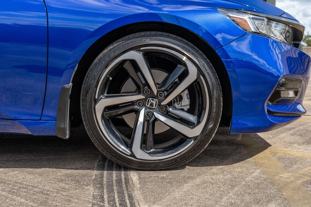2020 Honda Accord 10th Gen - Image 19 of 31