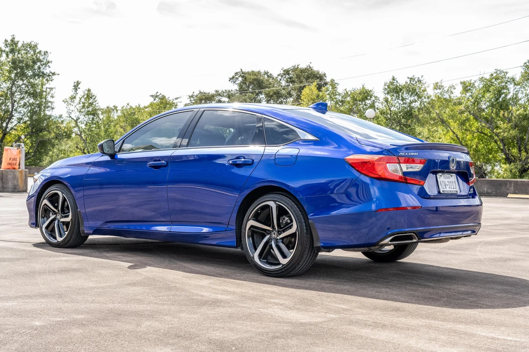 2020 Honda Accord 10th Gen - Image 8 of 31