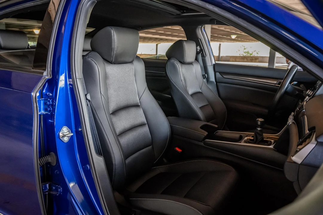 2020 Honda Accord 10th Gen - Image 24 of 31