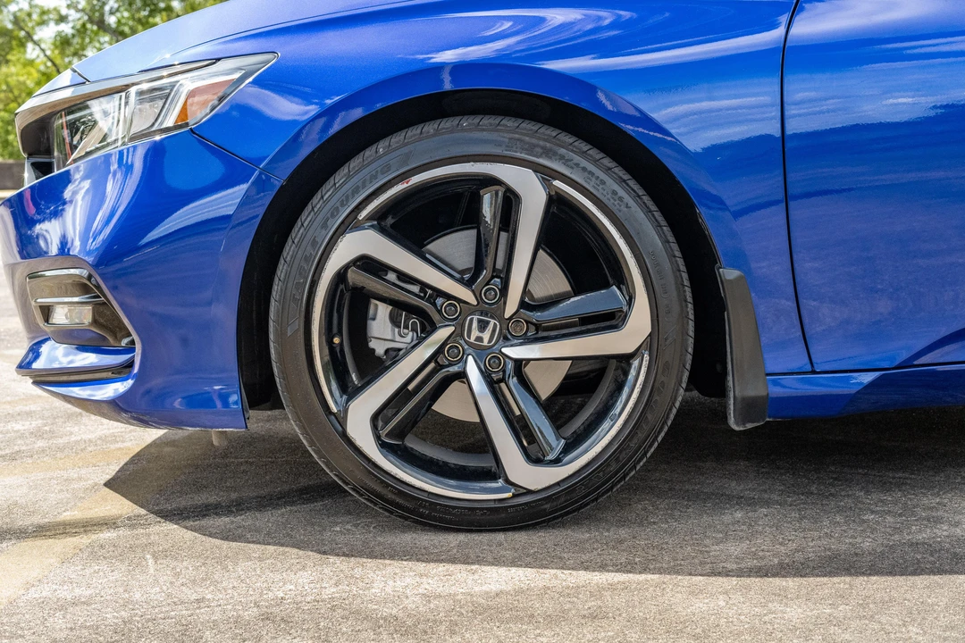 2020 Honda Accord 10th Gen - Image 16 of 31
